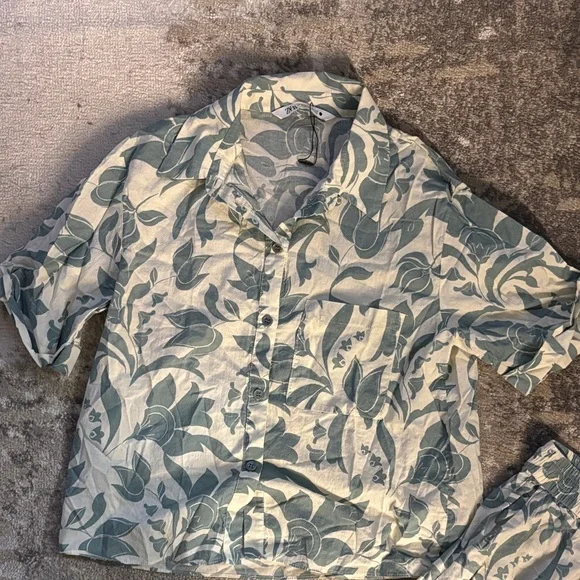 Two piece set - Picture 2 of 7